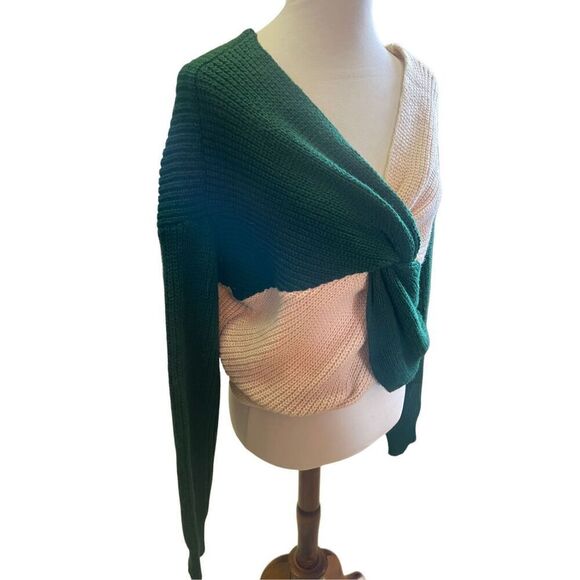 No Boundaries Green/Beige Color Block Knit Twist V-Neck Acrylic Cropped Long Sle - Picture 4 of 14